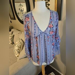 Crave Fame:Floral V-Neck Blouse.  01